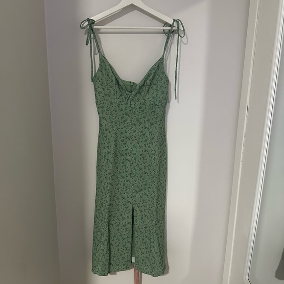 House of CB - ‘Cornelia’ Green Tonal Floral Midi Dress - Picture 14 of 16
